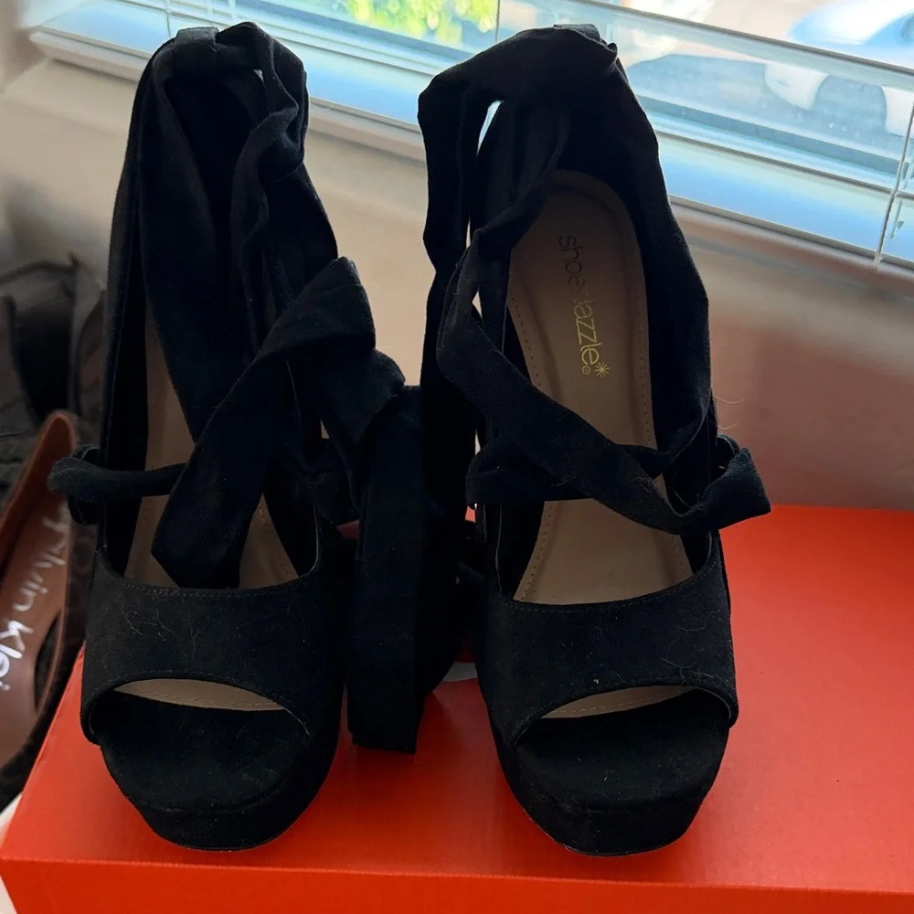 Shoe Dazzle Black Wrap Heels - Picture 3 of 4